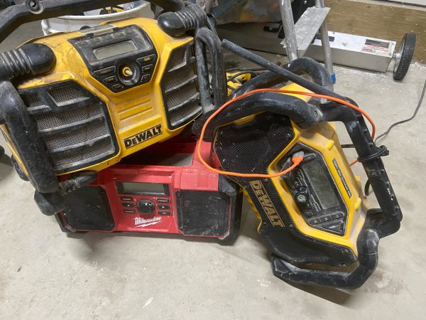 Best Jobsite Radio Review 2026: DeWalt vs. Makita vs. Milwaukee From a Journeyman img 4559