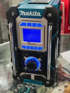 Best Jobsite Radio Review 2026: DeWalt vs. Makita vs. Milwaukee From a Journeyman makita radio