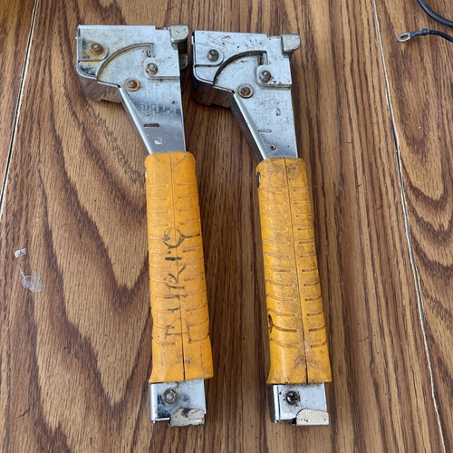 Best Staplers and Hammer Tackers: A Red Seal Journeyman’s Field Guide arrow best hammer tacker